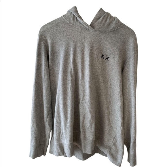 KAWS x UNIQLO COTTON KNIT WEAR - Picture 1 of 3